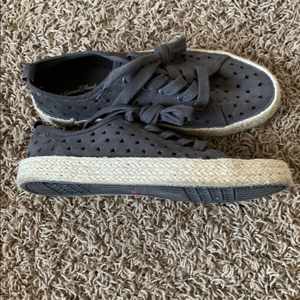 Universal Thread espadrille sneakers. Size 7 - Picture 2 of 2